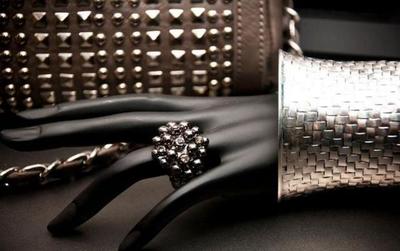 手模月收入揭秘 意想不到的數(shù)字背后真相